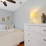 Endless Summer Beach Cottage- In The Heart Of Ob